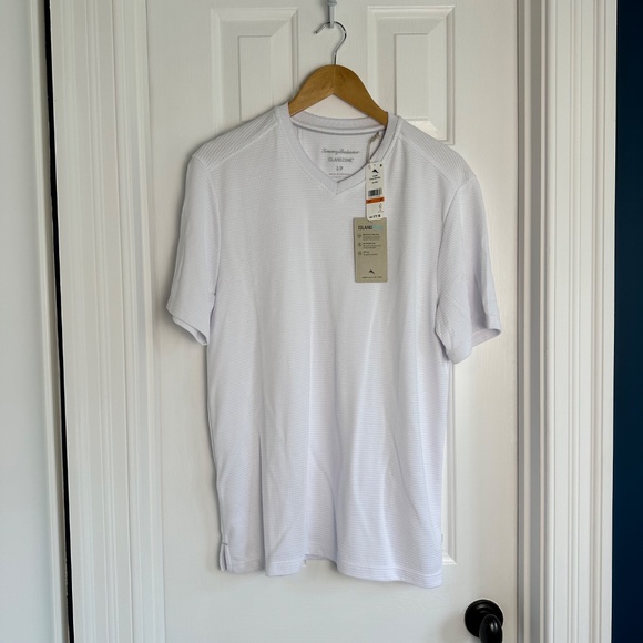 Tommy Bahama Men's Coastal Crest IslandZone White V-Neck Shirt NWT - Picture 3 of 6
